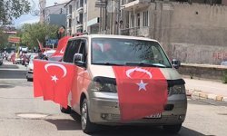 Iğdır'da yüzlerce araçlık konvoyla İran'a destek verildi