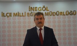 İşitme engelli öğretmen, 'Türkiye Yüzyılı Maarif Modeli' müfredatını duvara resmetti