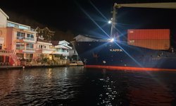 İstanbul Boğazı'nda gemi karaya oturdu - 1