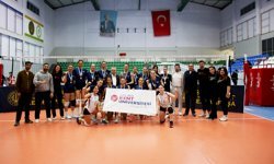 İstanbul Kent Üniversitesi Voleybol Kadın Takımı şampiyon oldu