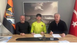 İzmir Çoruhlu FK'da imza töreni