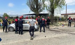 İzmir'de 3 otomobilin karıştığı kaza: 1 ölü, 3 yaralı