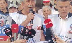 İzmir'de 4 belediyenin memurları, iş bırakıp CHP il binasına yürüdü