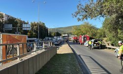 İzmir'de freni boşalan TIR, 9 araca çarptı: 2 ölü, 2'si polis 5 yaralı