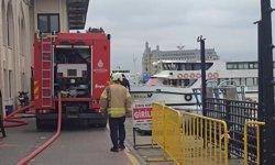 Kadıköy'de yolcu teknesinde çıkan yangın söndürüldü