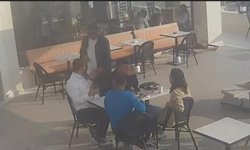 Kafe sahibi, işletmede bulduğu 7 bin lirayı sahibine teslim etti