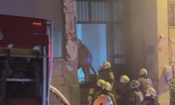 Kağıthane'de 5 katlı iş hanında çıkan yangın söndürüldü