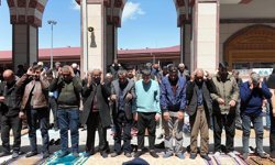 Kahramanmaraş'ta hayatını kaybeden öğretmen ve öğrenciler için gıyabi cenaze namazı kılındı