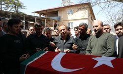 Kahramanmaraş'ta okuldaki saldırıda yaşamını yitiren öğrenciler toprağa verildi (2)