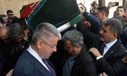 Kahramanmaraş'ta okuldaki saldırıda yaşamını yitiren öğrenciler toprağa verildi (3)