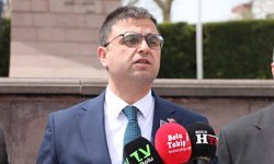 Kahramanmaraş'taki saldırıda ölenler için Bolu'da Atatürk Anıtı'na karanfil bıraktılar