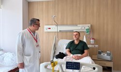 Kalbini 4 yıldır çantada taşıyor