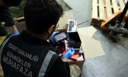 Kapıkule'de TIR'da 10 bin 400 elektronik sigara ve kaçak eşya ele geçirildi