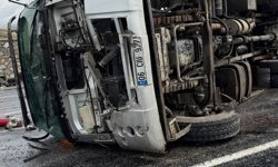 Karayolları bakım aracı ile TIR çarpıştı; 1'i ağır, 3 yaralı