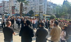Karşıyaka Belediyesi'nde memurlardan tam gün iş bırakma eylemi