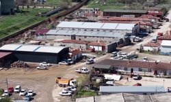 Kavga ihbarına giden polisler, çiçeklerle karşılandı