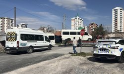 Kayseri'de iki minibüs çarpıştığı kaza kamerada; 8 yaralı