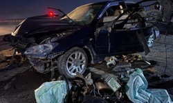 Kayseri'de otomobil bariyerlere saplandı: 1 ağır yaralı