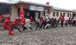 Kızılay'dan 23 Nisan öncesi çocuklara oyuncak sürprizi