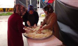 Kocaeli'de festivalde 5 ton hamsi dağıtıldı