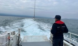 Kuşadası açıklarında sürüklenen teknedeki 2 kişi kurtarıldı