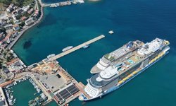 Kuşadası'na kruvaziyerle 4 bin 600 turist geldi