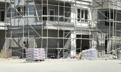 Kütahya'da iskeleden düşen 2 işçi yaralandı