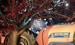 Malatya'da traktör ile kayısı ağacı arasında kalan sürücü öldü