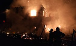 Manisa'da müstakil evde yangın: 1 kişi dumandan etkilendi