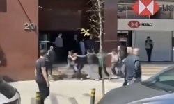 Mecidiyeköy'de kavgayı ayırmak istedi tekme ve yumruklarla darbedildi