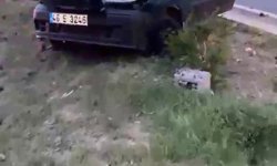 Mersin'de kazanın ardından aydınlatma direğine çarpan otomobil ikiye bölündü: 4 yaralı