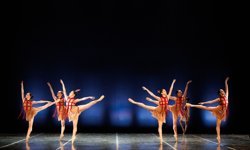 'Momentum' balesinin dünya prömiyeri Süreyya Operası'nda yapıldı