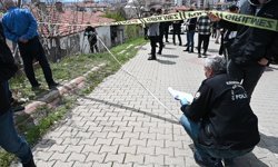 Motosiklet gecekondunun bahçesine devrildi; sürücü öldü