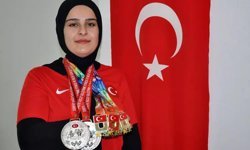 Muşlu Funda Maral, bilek güreşinde Türkiye üçüncüsü oldu