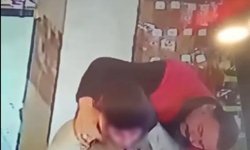 Nefes borusuna yiyecek kaçan öğrenciyi Heimlich manevrasıyla kurtardı