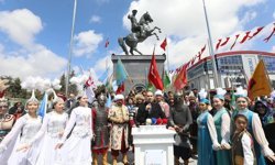 Niğde'de nevruz coşkusu kortejle başladı