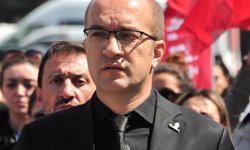 Öğretmenler, öldürülen meslektaşları ve öğrenciler için yürüdü