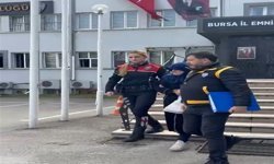 Öldürdüğü eşinin ceset parçalarını attığı çöp kutularını gösterdi; keşif görüntüleri kamerada