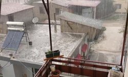 Osmaniye'de sağanak ve dolu yağışı; cadde ve sokaklar beyaza büründü