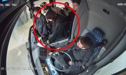 Otobüste fenalaşan kız çocuğunu, şoför hastaneye yetiştirdi; o anlar kamerada