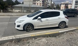 Otomobilin çarptığı Sima Nur ağır yaralandı
