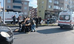 Otomobilin çarptığı üniversite öğrencisi yaralandı; kaza anı kamerada