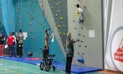 Para Tırmanış Şampiyonası'ndan 11 madalya ile dönüp, başarılarını halay çekerek kutladılar