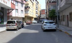 Pendik'te yola fırlayan çocuğa otomobilin çarptığı anlar kamerada