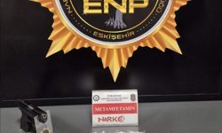 Polisin lastiklerine ateş ederek durdurduğu otomobilde uyuşturucu ele geçirildi