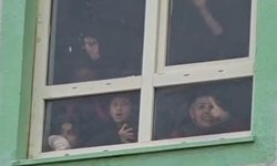 Sağanakta göle dönen sokakta yüzdü (2)