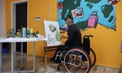 Sanatla hayata tutundu, ilk sergisini açıyor