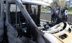 Sancaktepe'de seyir halindeki kamyonette çıkan yangın söndürüldü