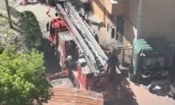 Sarıyer'de 5 katlı binanın çatısı alev alev yandı; mahallede panik yaşandı