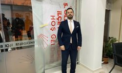 Şehzadeler CHP İlçe Başkanlığı binasına taşlı saldırı